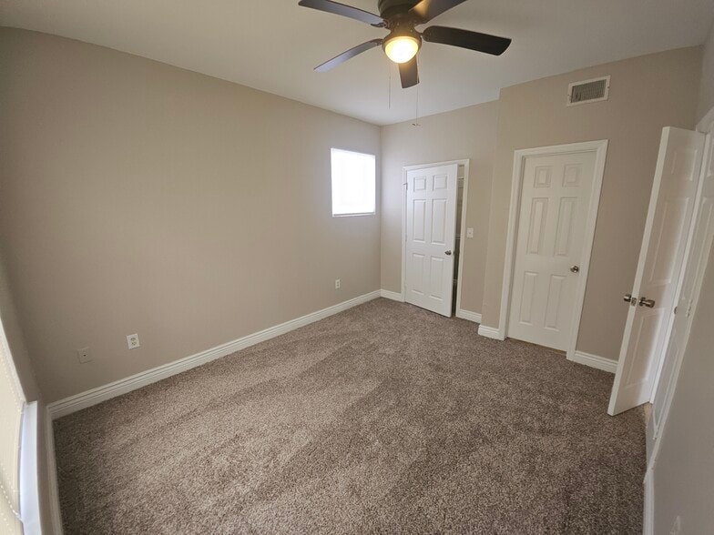 Building Photo - 5537 Pga Blvd