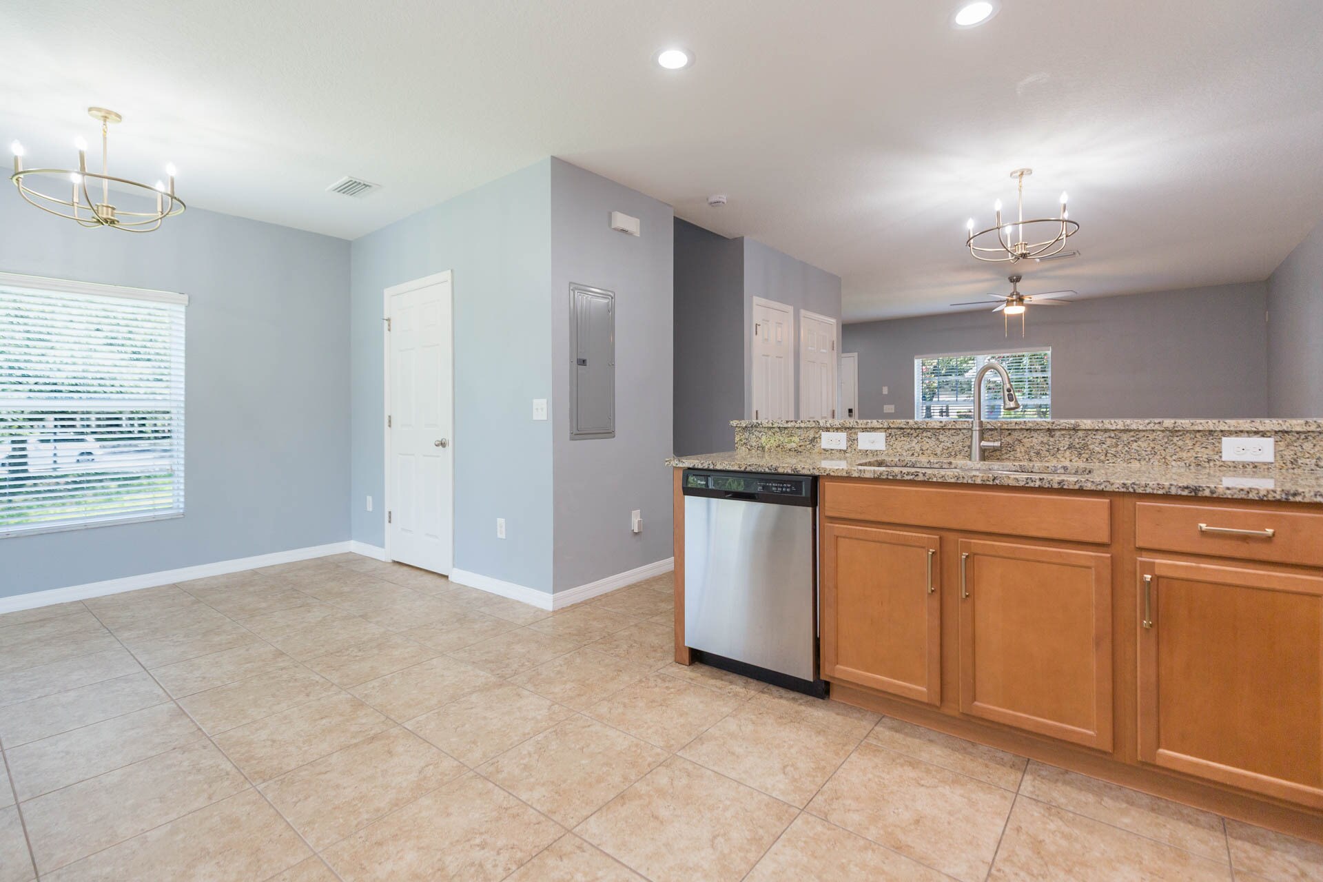 Building Photo - 15939 Fishhawk View Dr