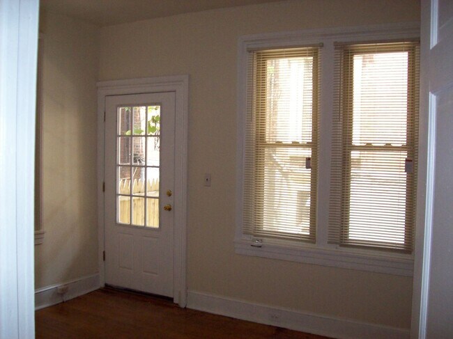 Building Photo - 6 E Franklin St