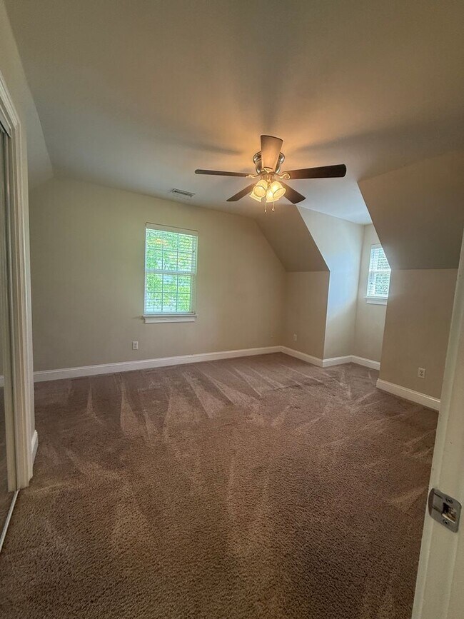 Building Photo - 4bd 3b off N Lee Hwy!