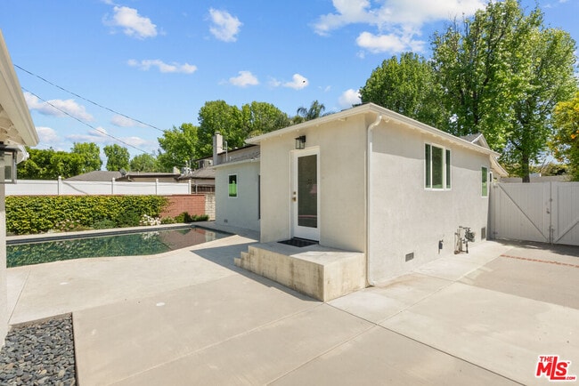 Building Photo - 10531 Woodbridge St