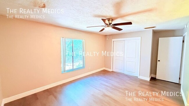 Building Photo - 124 Clear Lake Cir