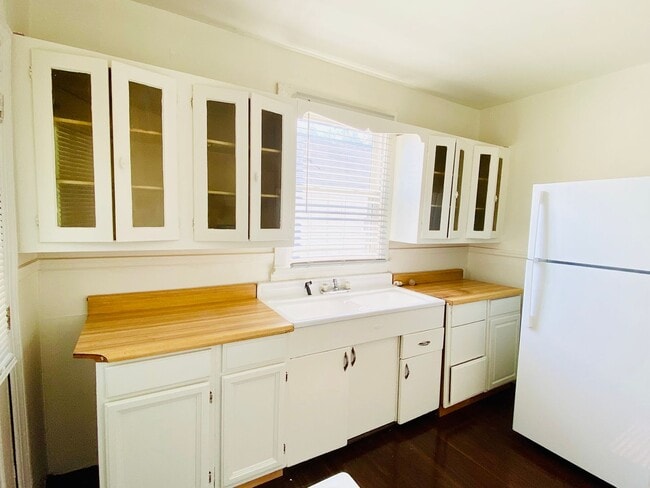 Building Photo - Adorable 2bdrm/1bth Bungalow Conveniently Located in Richmond's Historic Churchill!!