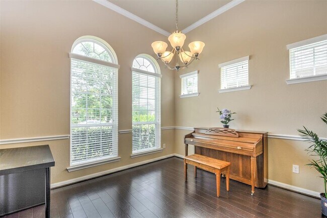 Building Photo - 26335 Cedar Pine Dr