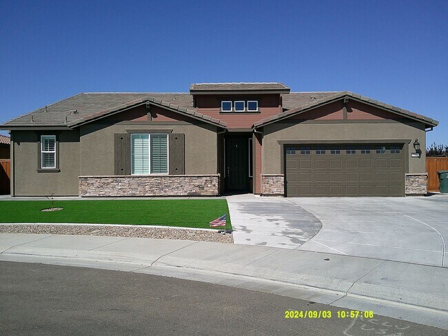 Primary Photo - 700 Jasmine Ct