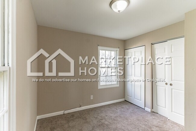 Building Photo - 70 W Adams Dr