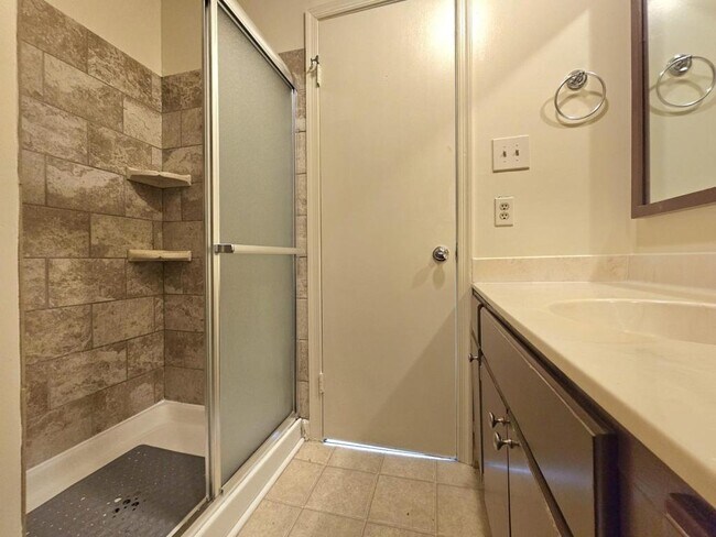 Building Photo - 4802 Treasure Ct