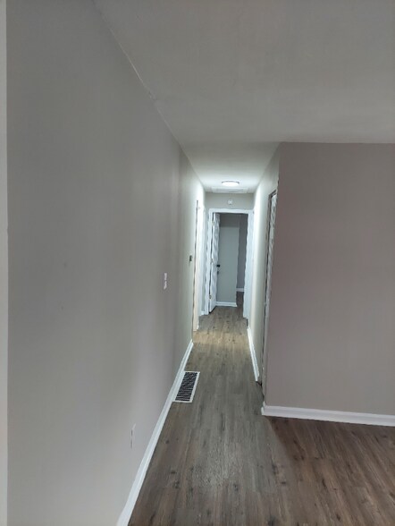 Building Photo - 4900 Sinclair Rd