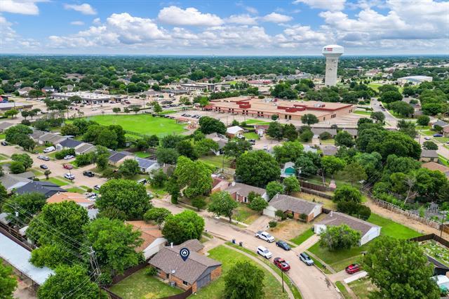 Building Photo - 122 W Way Dr