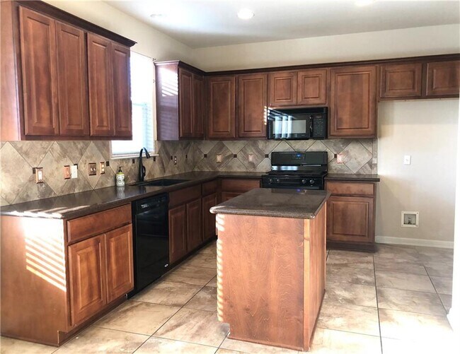 Building Photo - 20625 Farm Pond Ln