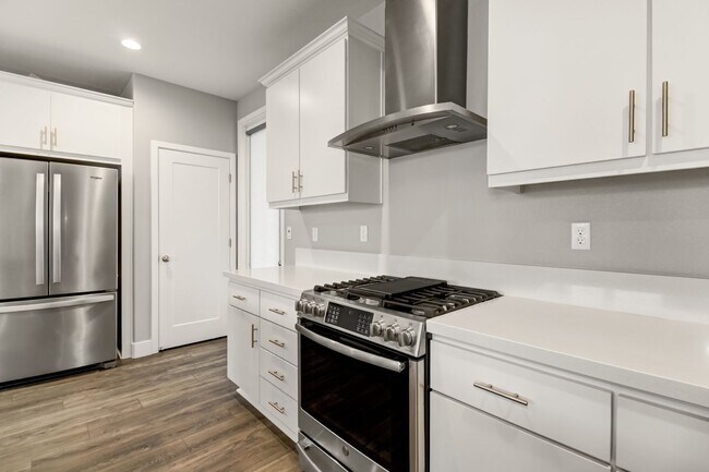 Building Photo - Move-In Special! Beautiful Alkali Flat Ren...