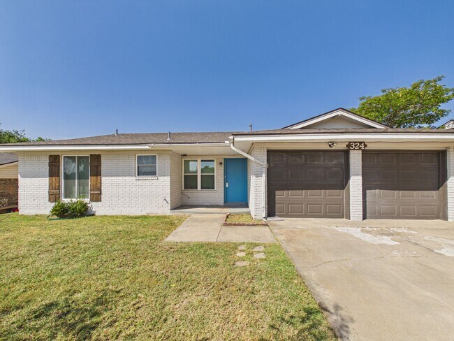 Building Photo - 324 NW Compass Dr