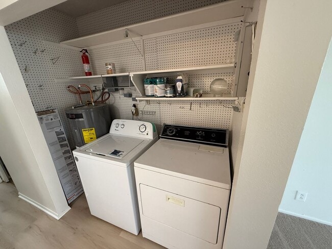 Building Photo - Hillside Terrace 2 bedroom 1.5 bath with t...