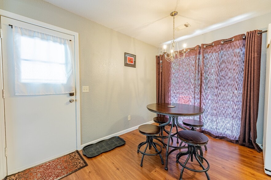 Building Photo - 19 Evesham Ln