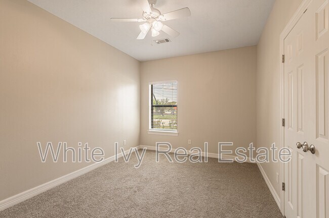 Building Photo - 2121 Normal Park Dr