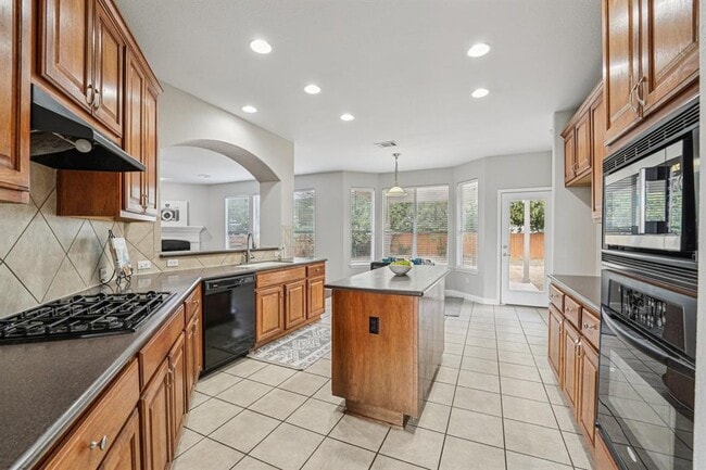 Building Photo - 1206 Canyon Maple Rd