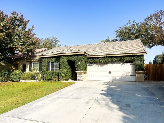 Primary Photo - Charming Northwest Bakersfield Home on Cul...