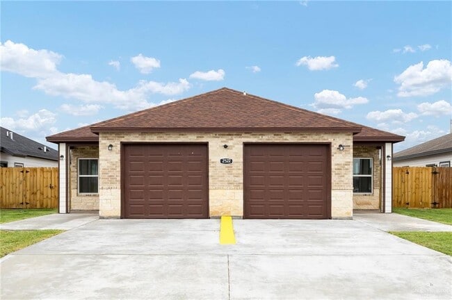 Primary Photo - 2522 N Vly Cir