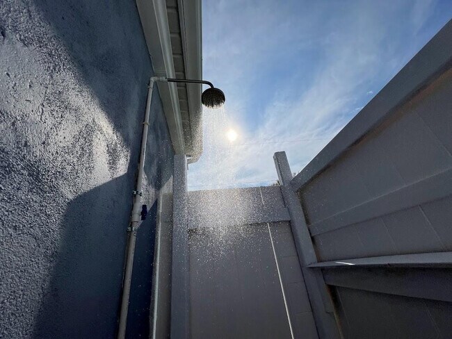 Building Photo - 1810 Elizabeth St