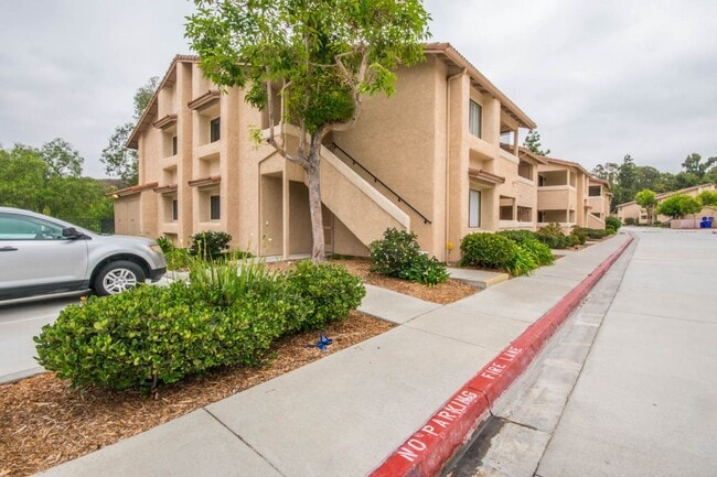 Building Photo - 2 Bedroom, 2 Bath, Downstairs Condo!