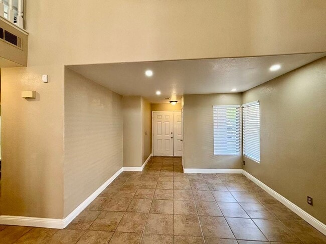 Building Photo - Two-story single-family house