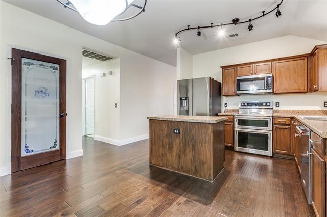 Building Photo - 3010 Sawgrass Dr