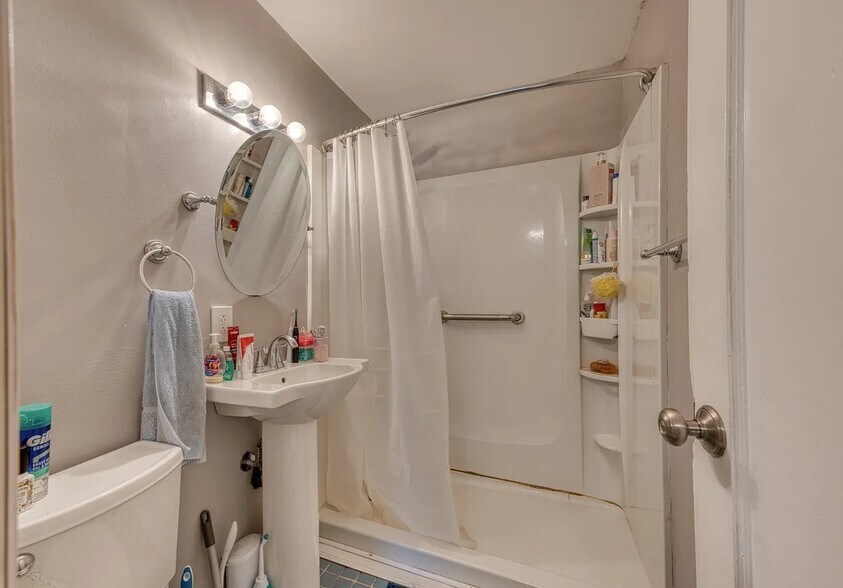 Building Photo - 69 Lynwood Dr