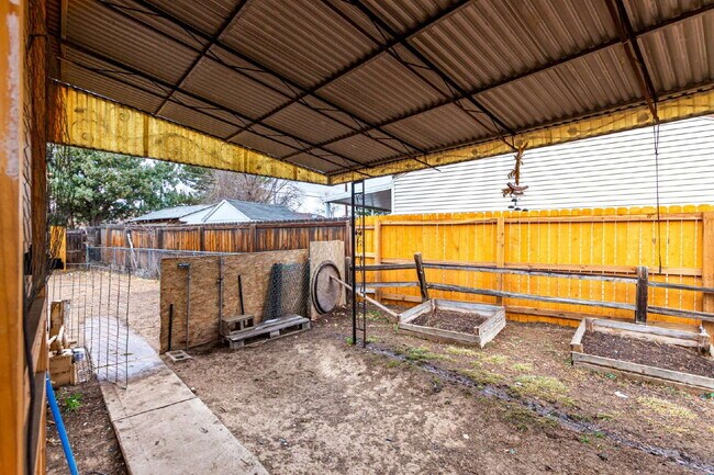 Building Photo - 981 Lansing St