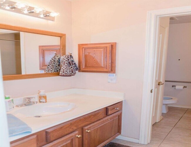 Building Photo - 3638 Desert Run Dr