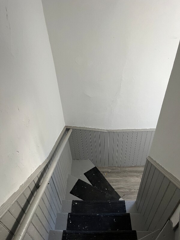 Building Photo - 42 Kilburn St