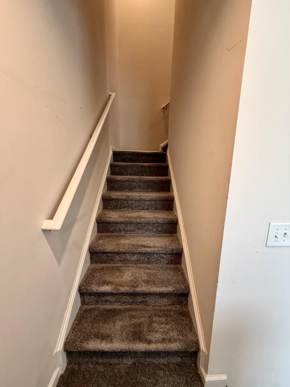 Building Photo - 828 Renee Ave