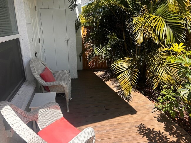 Building Photo - Unfurnished Beautiful Studio Retreat in Treasure Island – Minutes from the Beach!