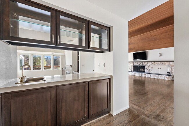 Building Photo - 4-Bedroom Luxury Home for Rent by Portland...