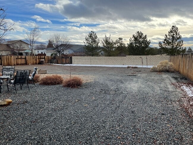 Building Photo - BIG LOT FOR ALL YOUR TOYS!