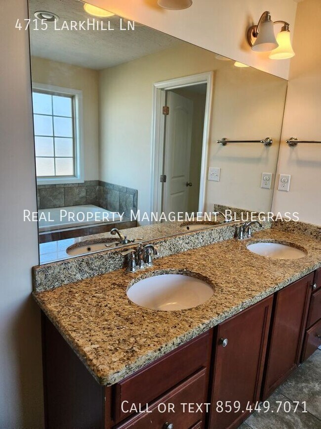 Building Photo - 4715 Larkhill Ln