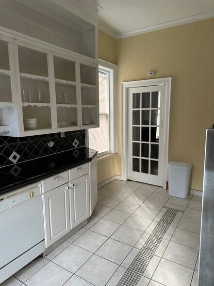 Building Photo - 624 Jefferson Ave