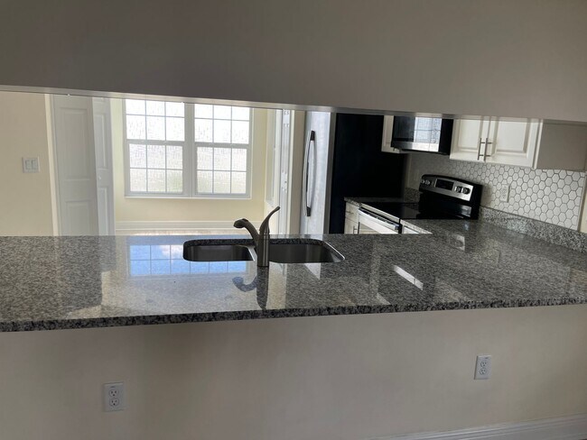 Building Photo - Spacious 3 bedroom, 2 bath, 2 car garage home located in Deed resticted community