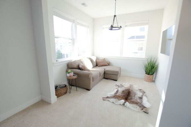 Building Photo - Charming Home in Mixson!
