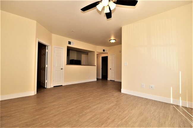 Primary Photo - Lovely 1st Floor, 2 Bed 2 Bath At Coronado...