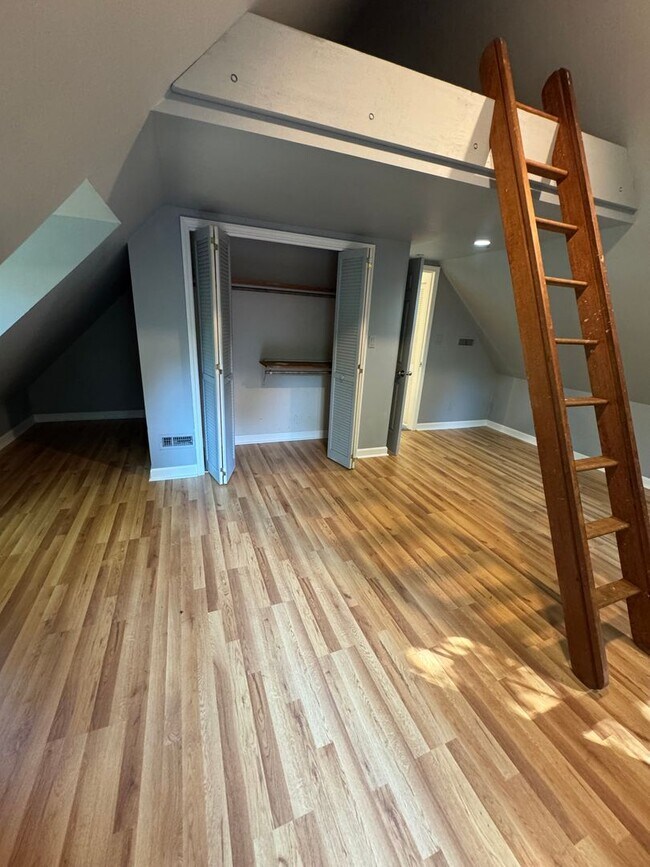 Building Photo - 207 Edgemont Ave
