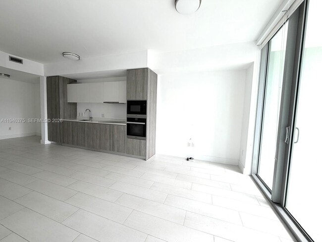 Building Photo - 2900 NE 7th Ave