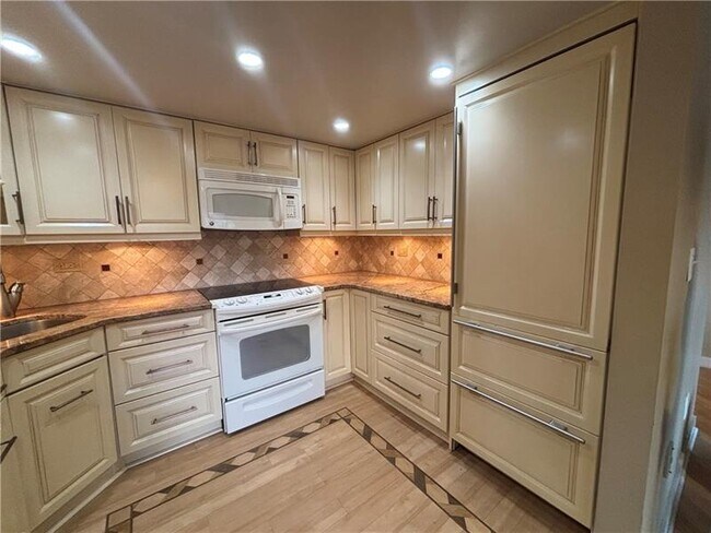 Building Photo - 1 Trimont Ln