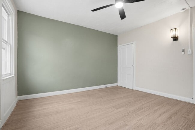 Building Photo - **Private Bloomfield 2BR Retreat – Walk to Liberty Ave, Steps from It All (15224)**