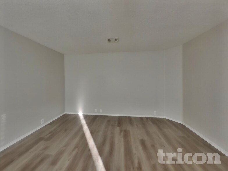 Building Photo - 4512 Merlot Dr