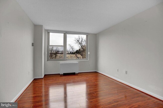 Building Photo - 4401 Roland Ave