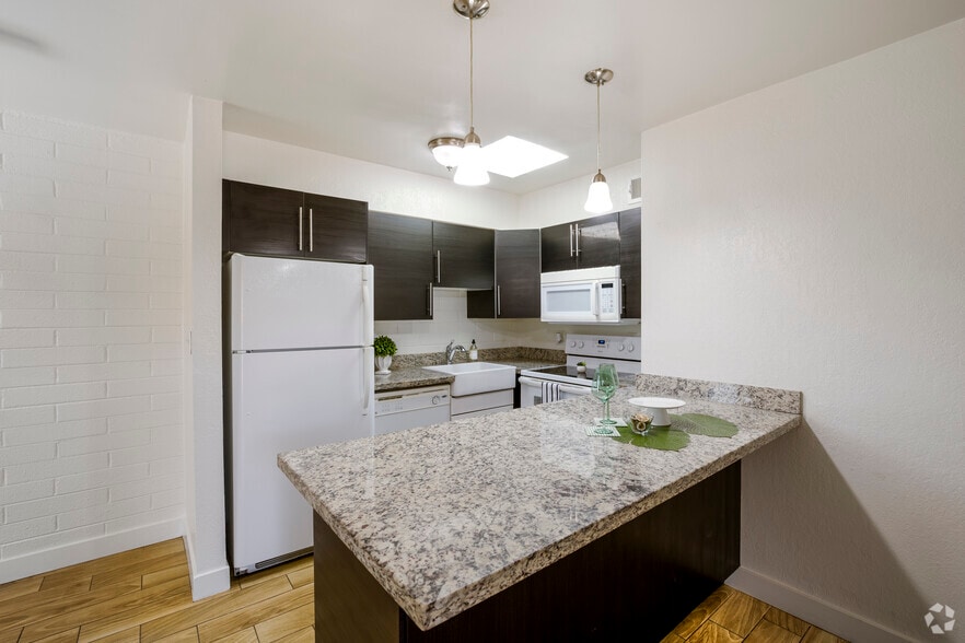 2BR, 1BA - 800SF - Kitchen - Papago View Apartments