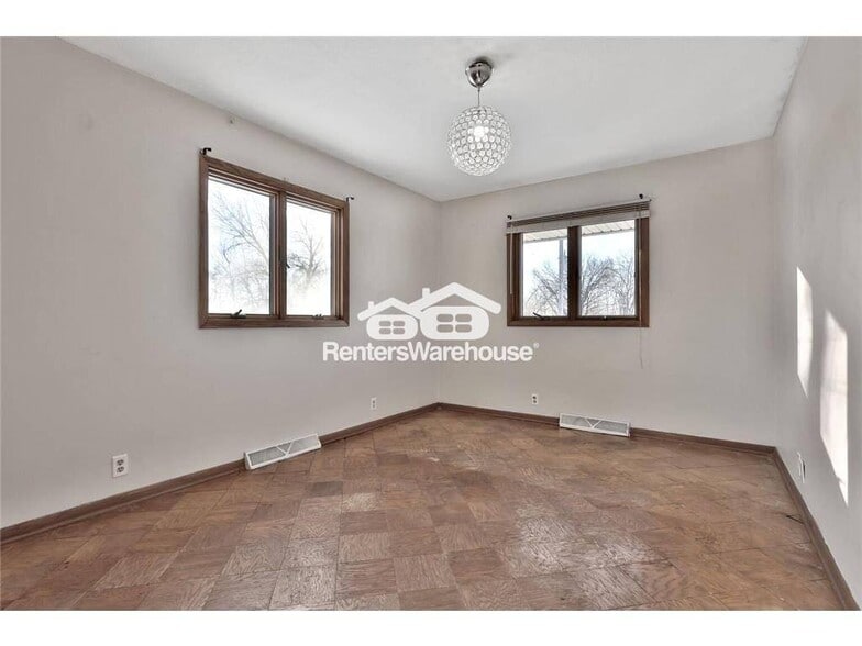 Building Photo - 1241 Holly Dr E