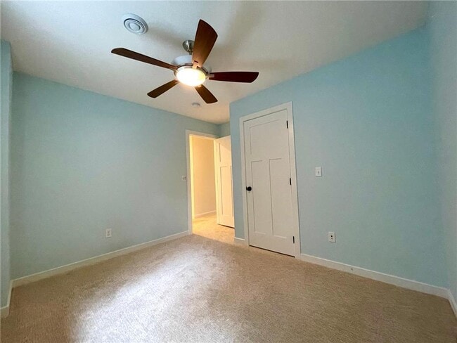 Building Photo - 403 Monroe Ave S