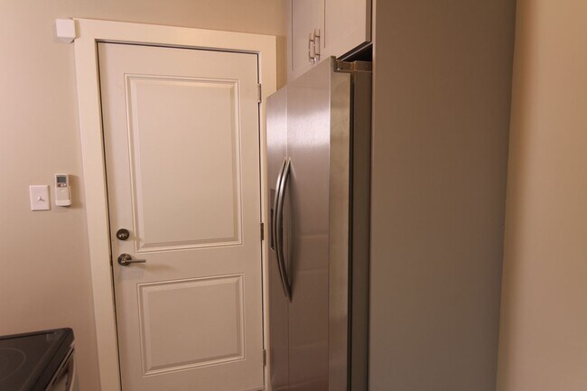 Building Photo - 3945 Baring St