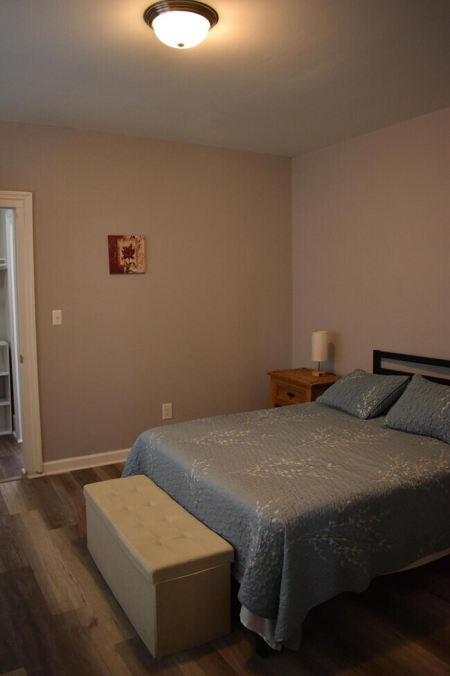 Building Photo - 103 1st St